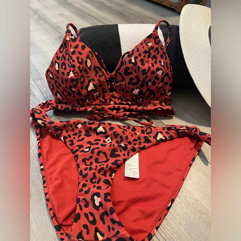 Hollister 2 piece bathing suit.